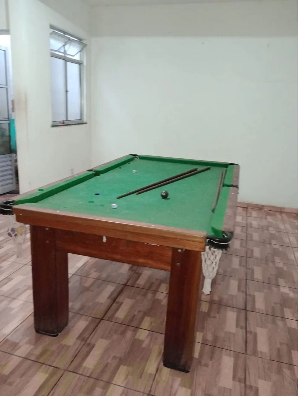Mesa sinuca, madeira maciça , ótima qualidade.