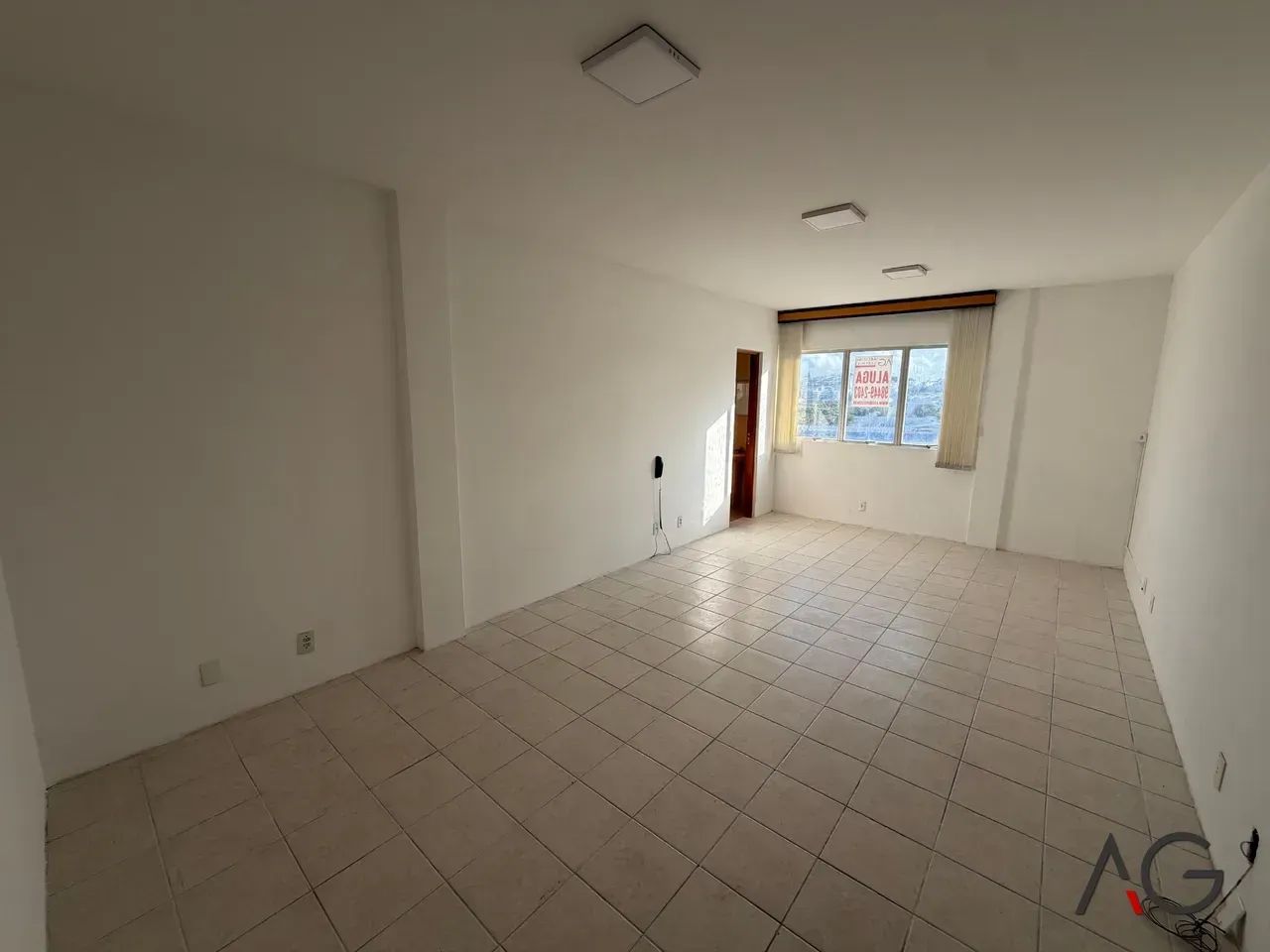 Sala para aluguel possui 27 m² em Campinas - São José - SC - Foto 4