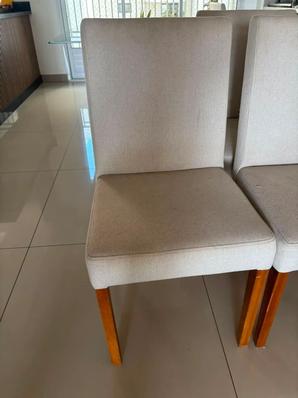 Mesa de jantar 8 cadeiras linda - Foto 4