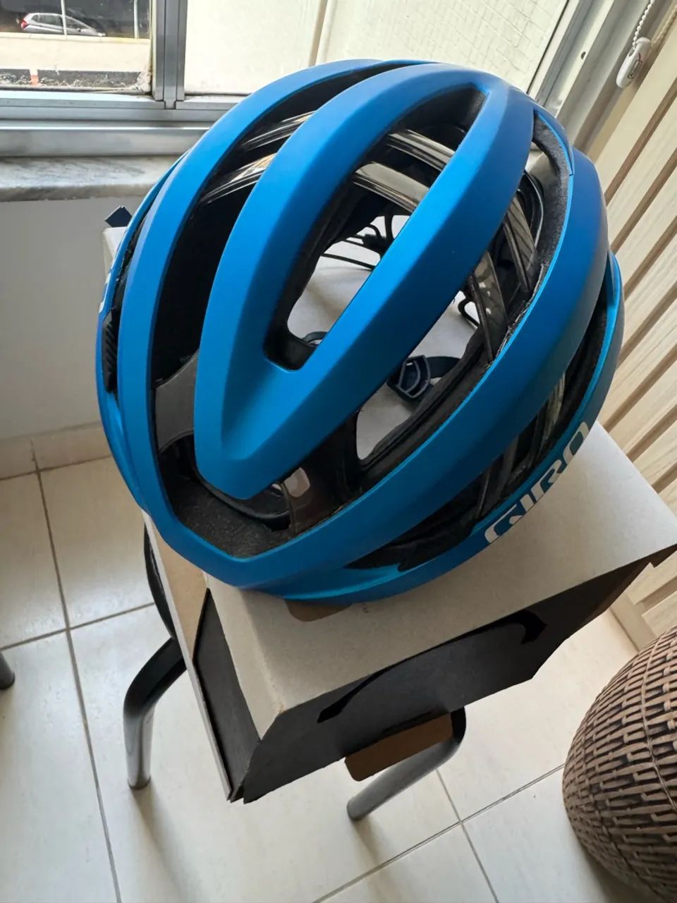 Capacete Giro Aires Spherical Mips Azul