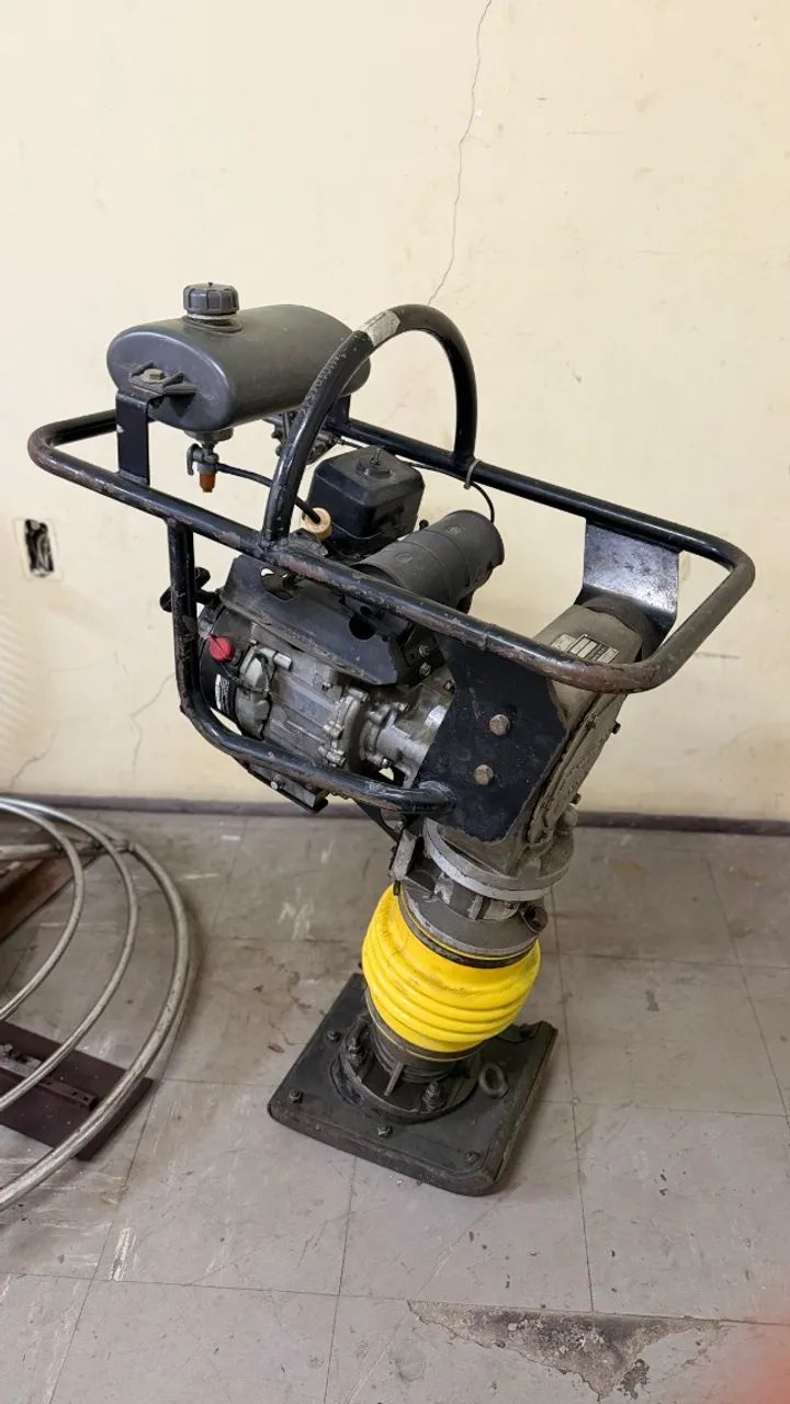 Compactador de solo (sapinho) a percussão de 3,5 HP  - Foto 2