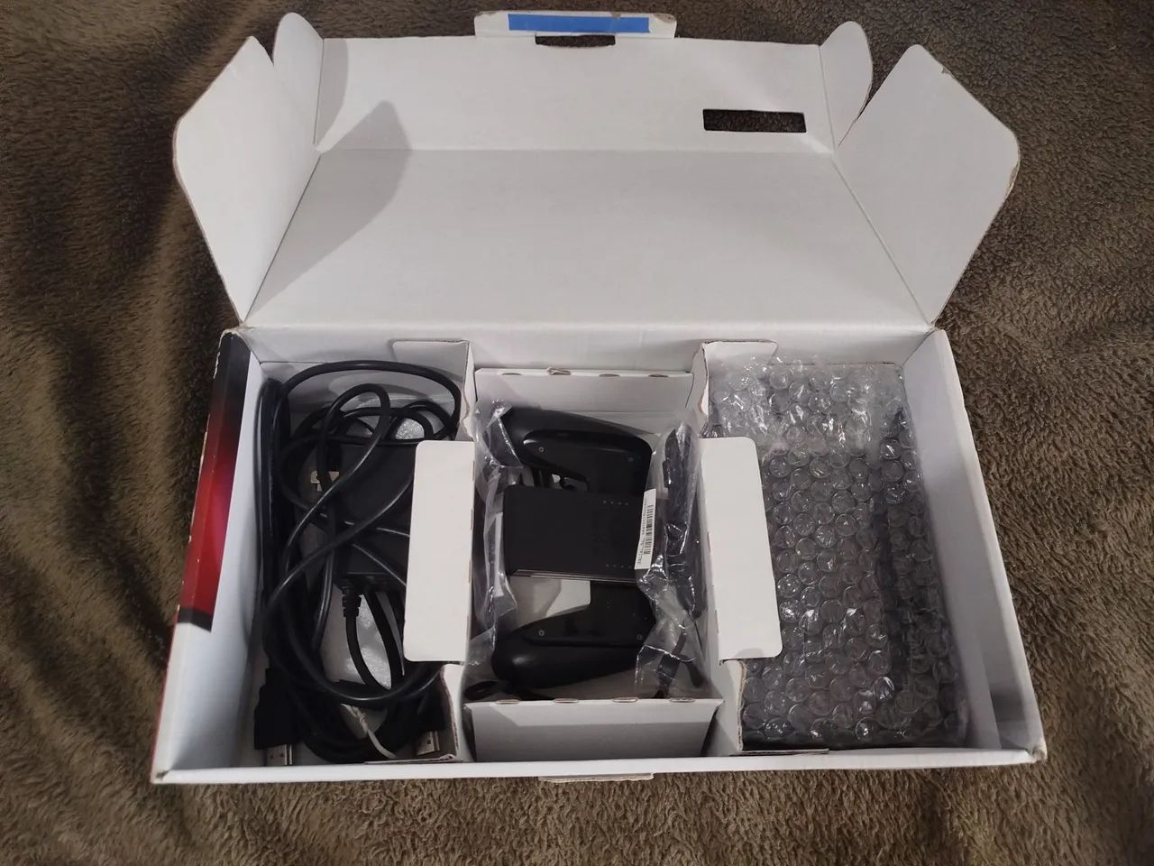 Nintendo Switch V1 usado com estojo + Suporte para Joy-Cons + Capa + FIFA 18 - Foto 3