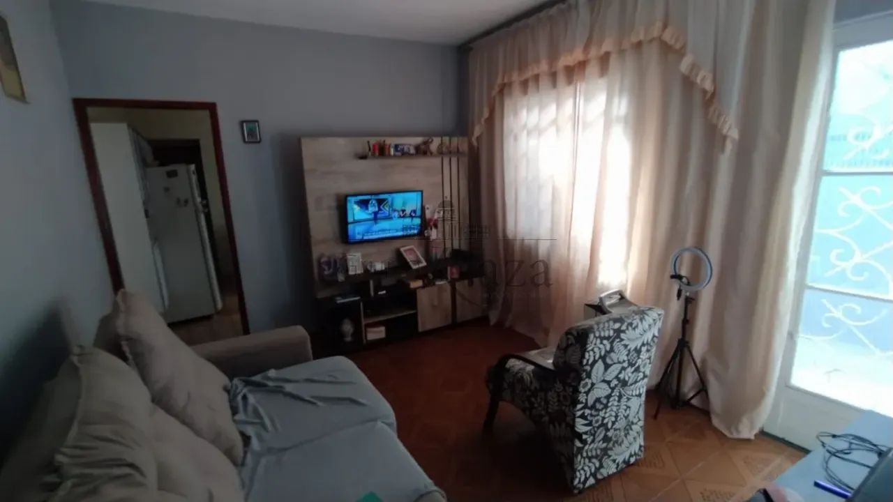 Oportunidade - Casa com Edícula - Vila Tesouro - 3 Dormitórios - 130m².