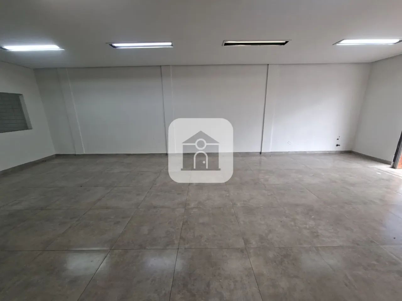Loja comercial para locação no bairro Centro