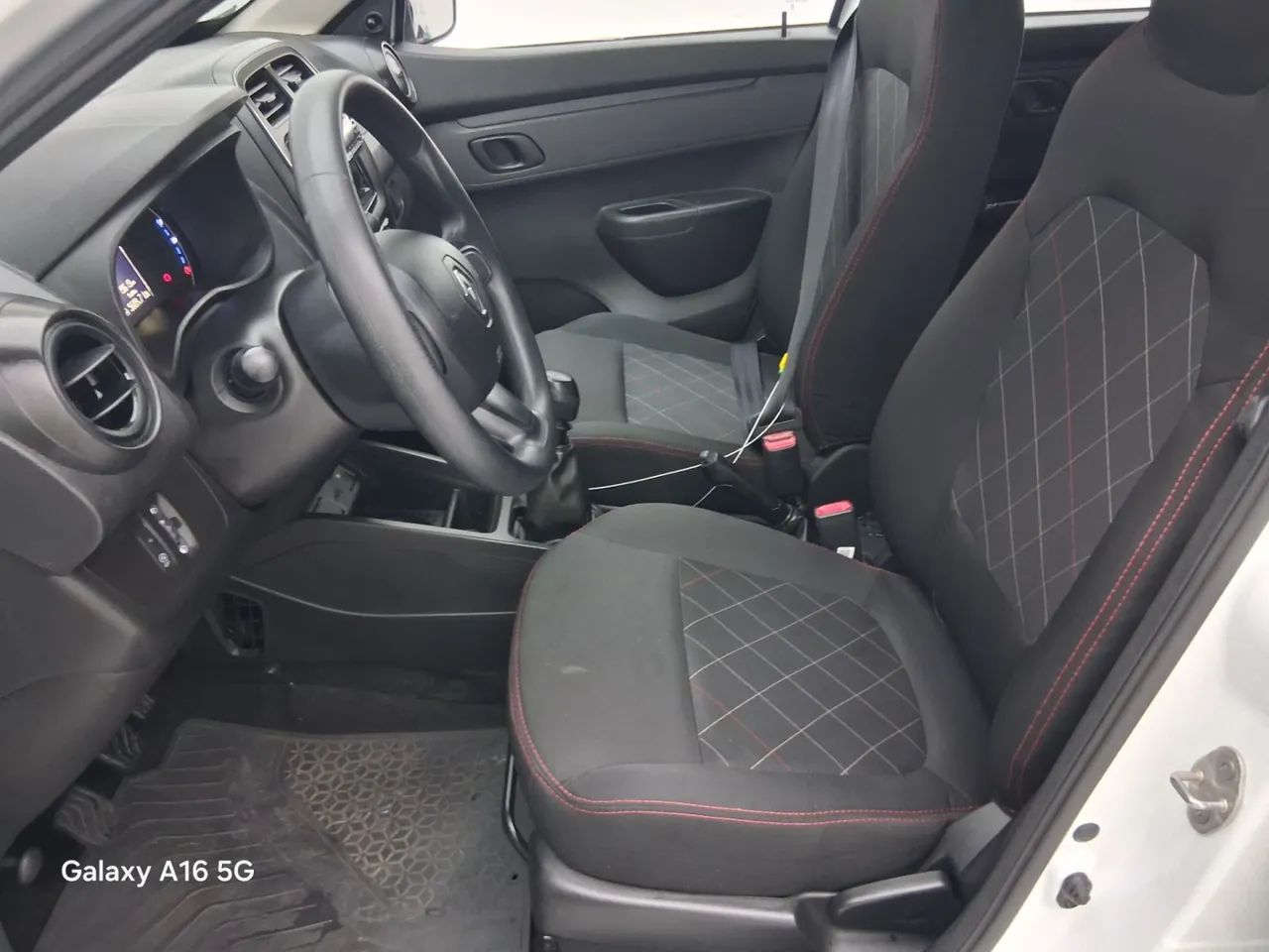 Renault Kwid 1.0 Zen, foto 17 de 18