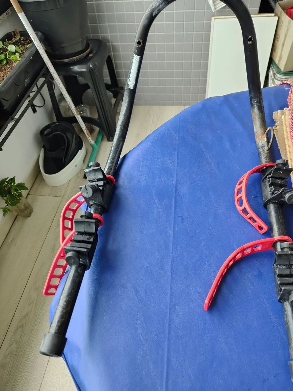 Vendo suporte de bicicleta.