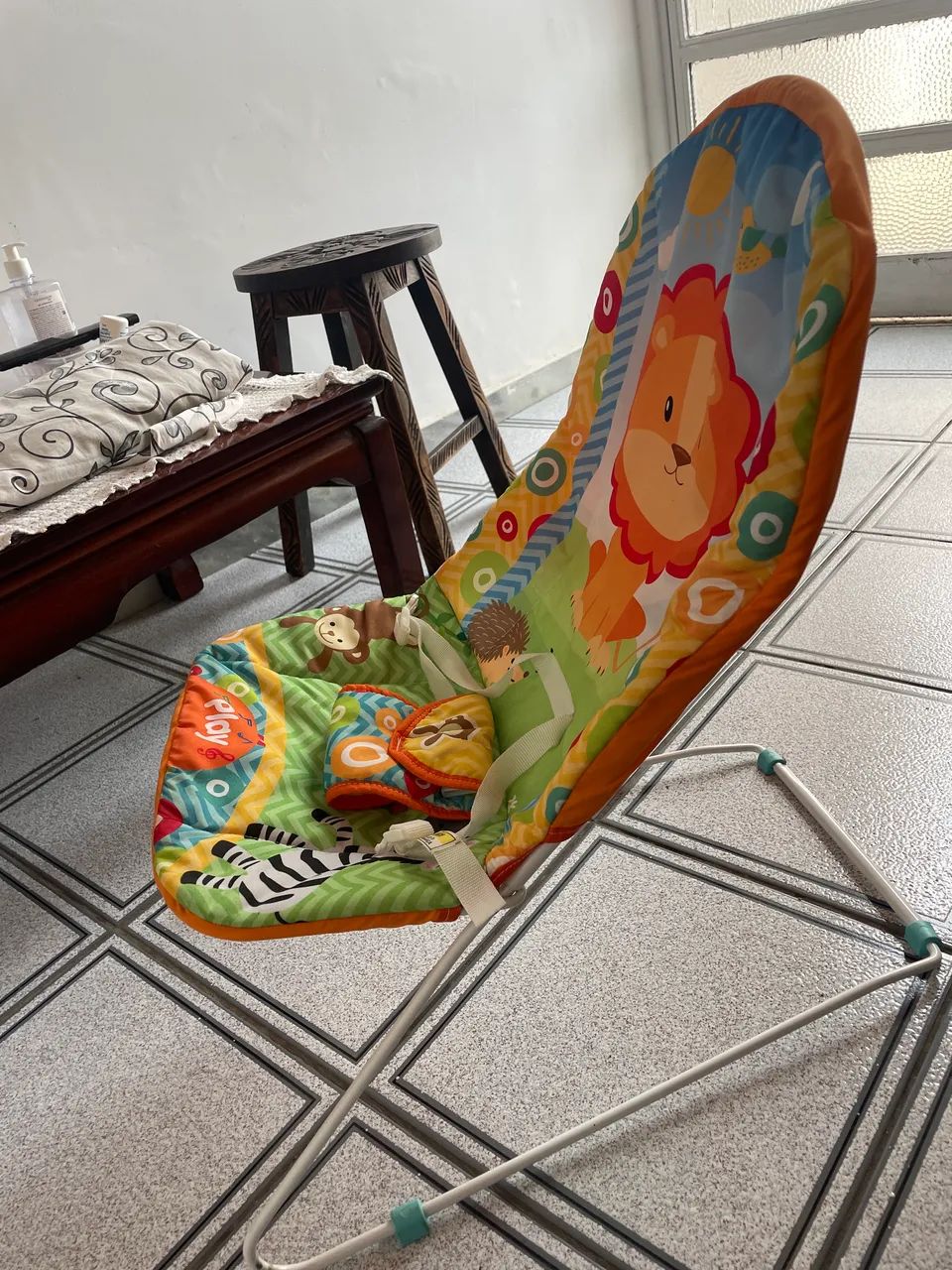 Cadeirinha de descanso musical bebê safari unissex - Foto 3