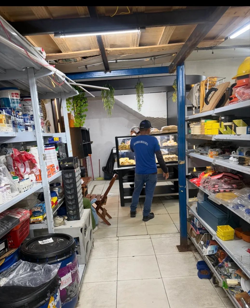 Mercado , padaria , confeitaria e restaurante e distribuidora 