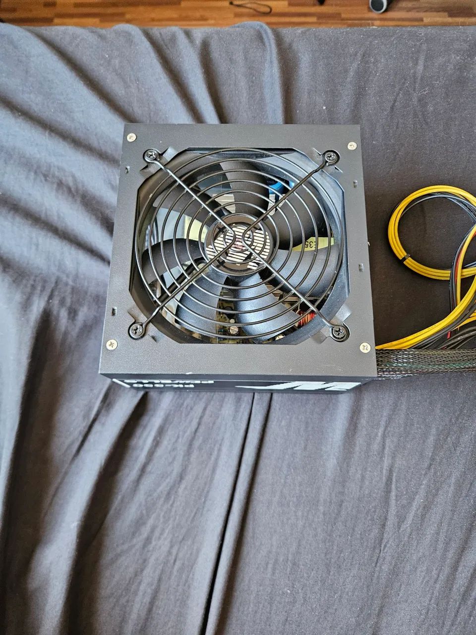 Fonte Atx 550w Gamer Pcwells Pk-550 24p. Com Cabo Cor Preto.