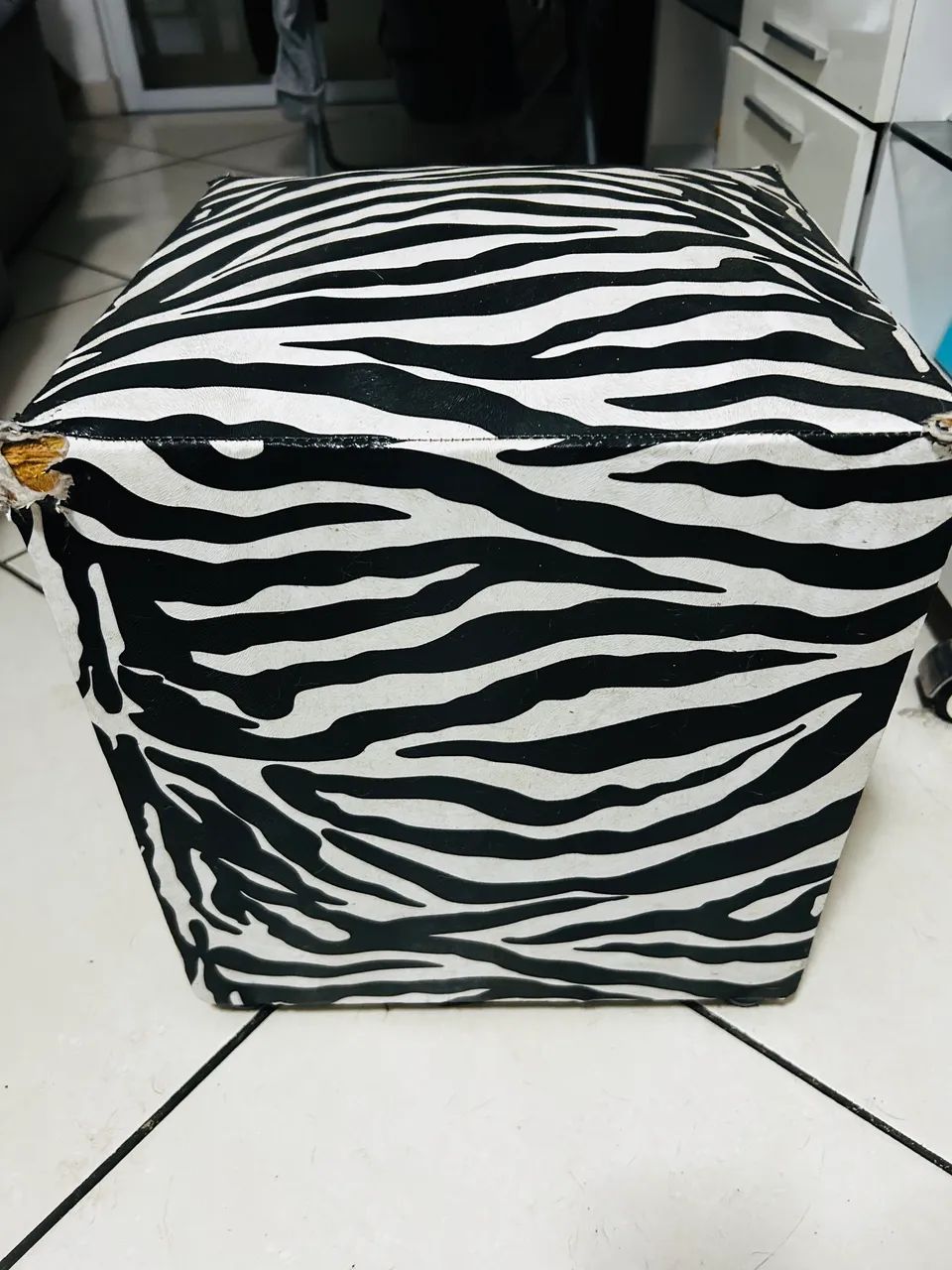 Vendo Puff preto e branco 