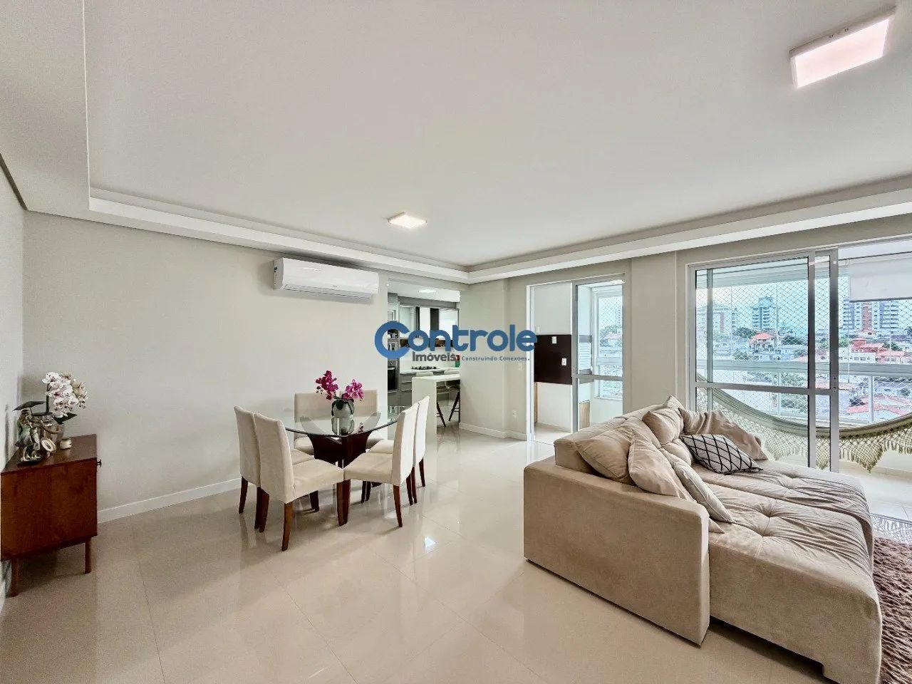 Apartamento com 02 suítes à venda no Estreito em Florianópolis!