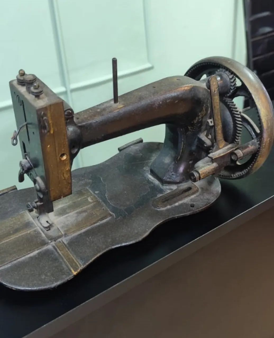 Maquina de costura antiga - Foto 2