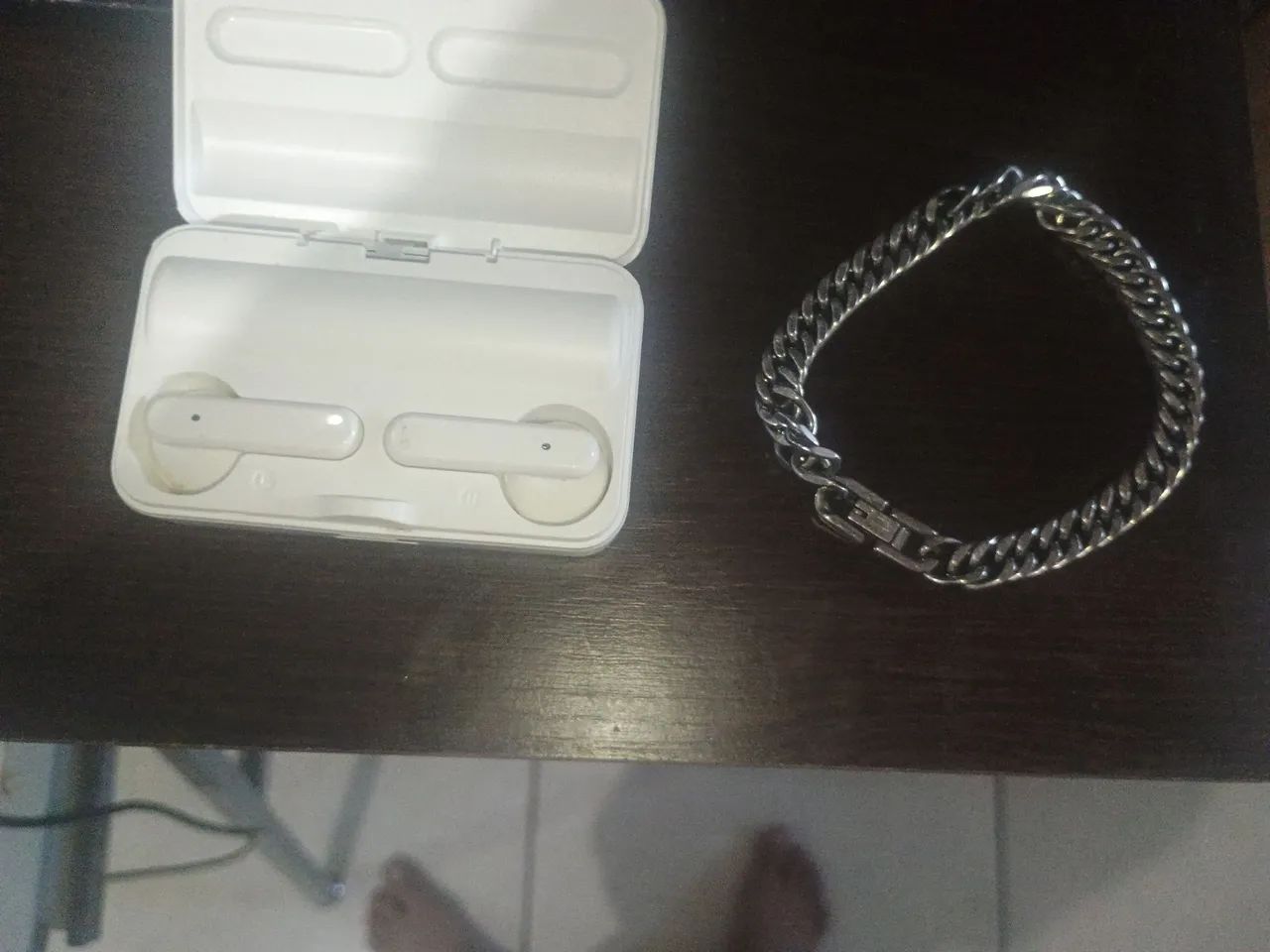Fone de ouvido com uma pulseira de aço  - Foto 3