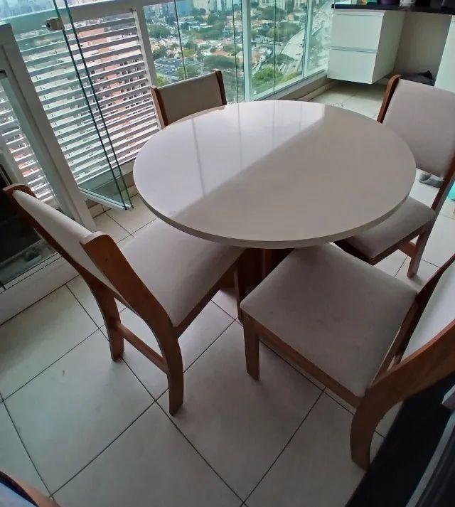Mesa de jantar redonda com 4 cadeiras - Foto 2