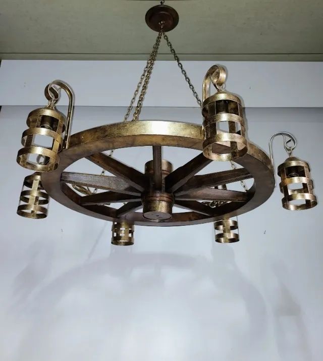 Lustre Rústico Roda de carroça 80cm com 5 Bocais - Em madeira maciça e ferro - Foto 5