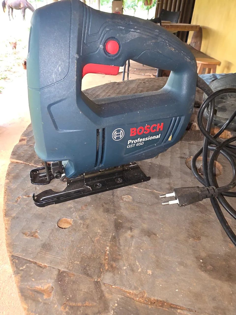 Vendo serra tico tico bosch 220v