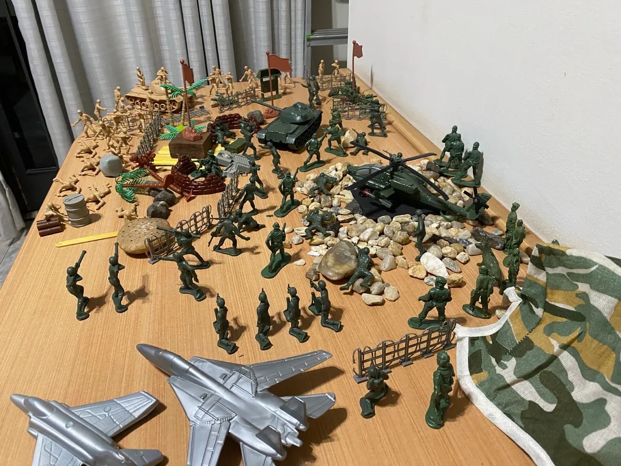 Soldados de guerra + cenário - Foto 3