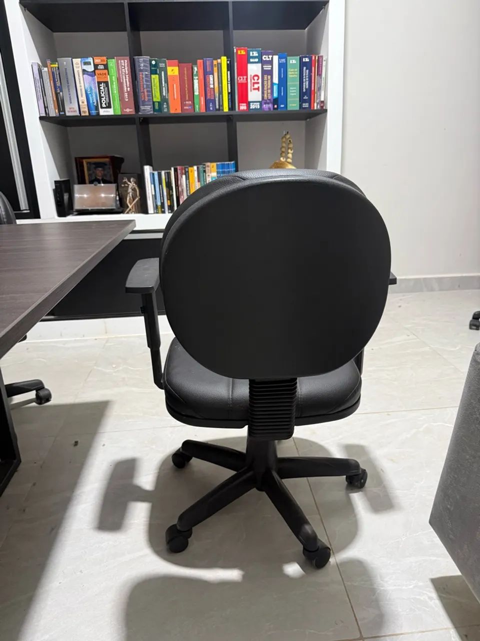 Cadeira Diretor Escritório Giratória com Braços  - Foto 3
