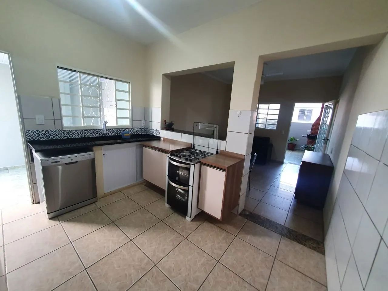 Vendo ou troco excelente casa - Foto 2