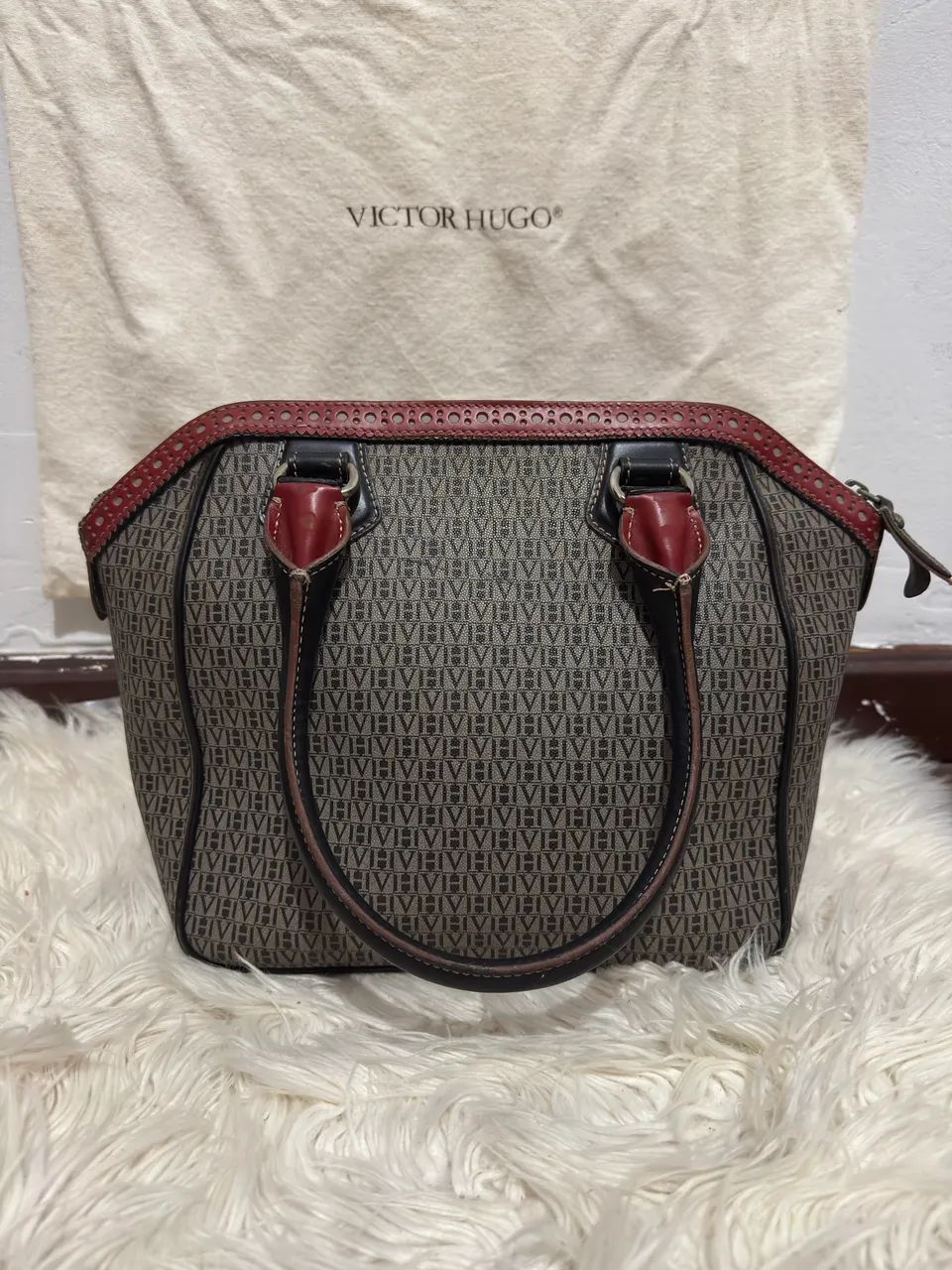 Bolsa Victor Hugo Preta e Vermelha  - Foto 3