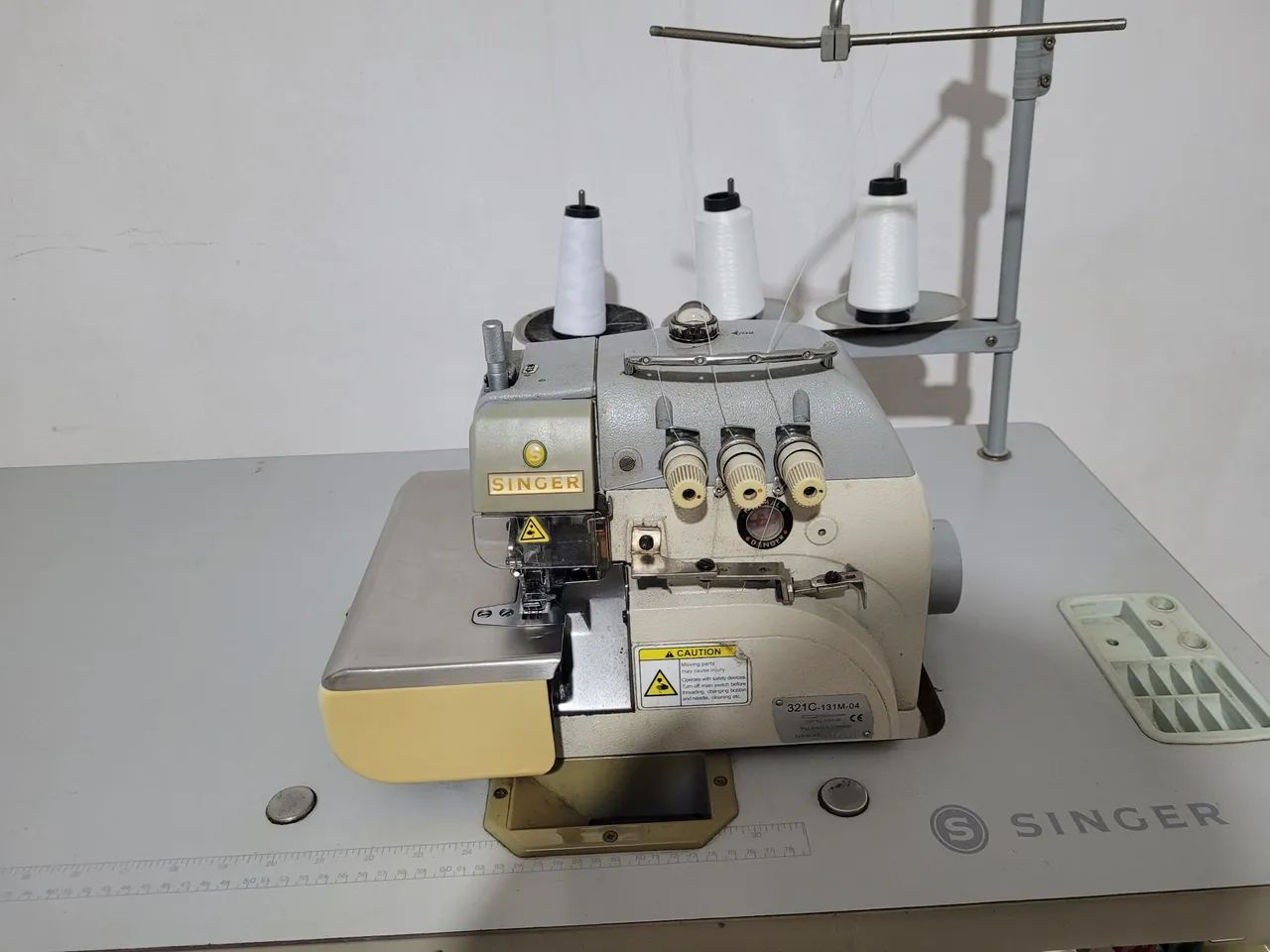 Máquina  overlock singer - Foto 2