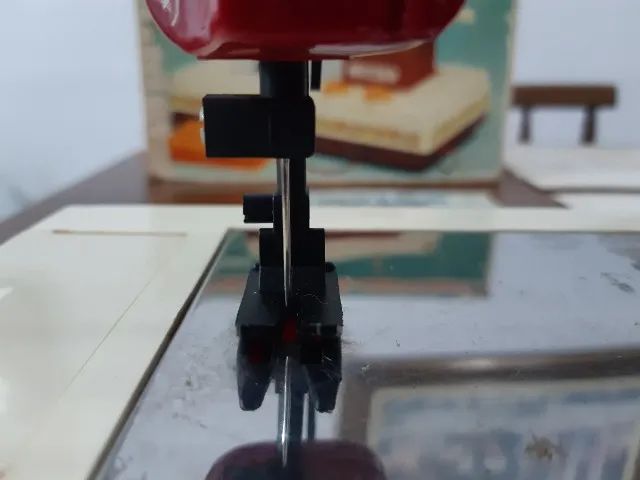 Brinquedo Maquina de Costura anos 80 da Estrela - Foto 2