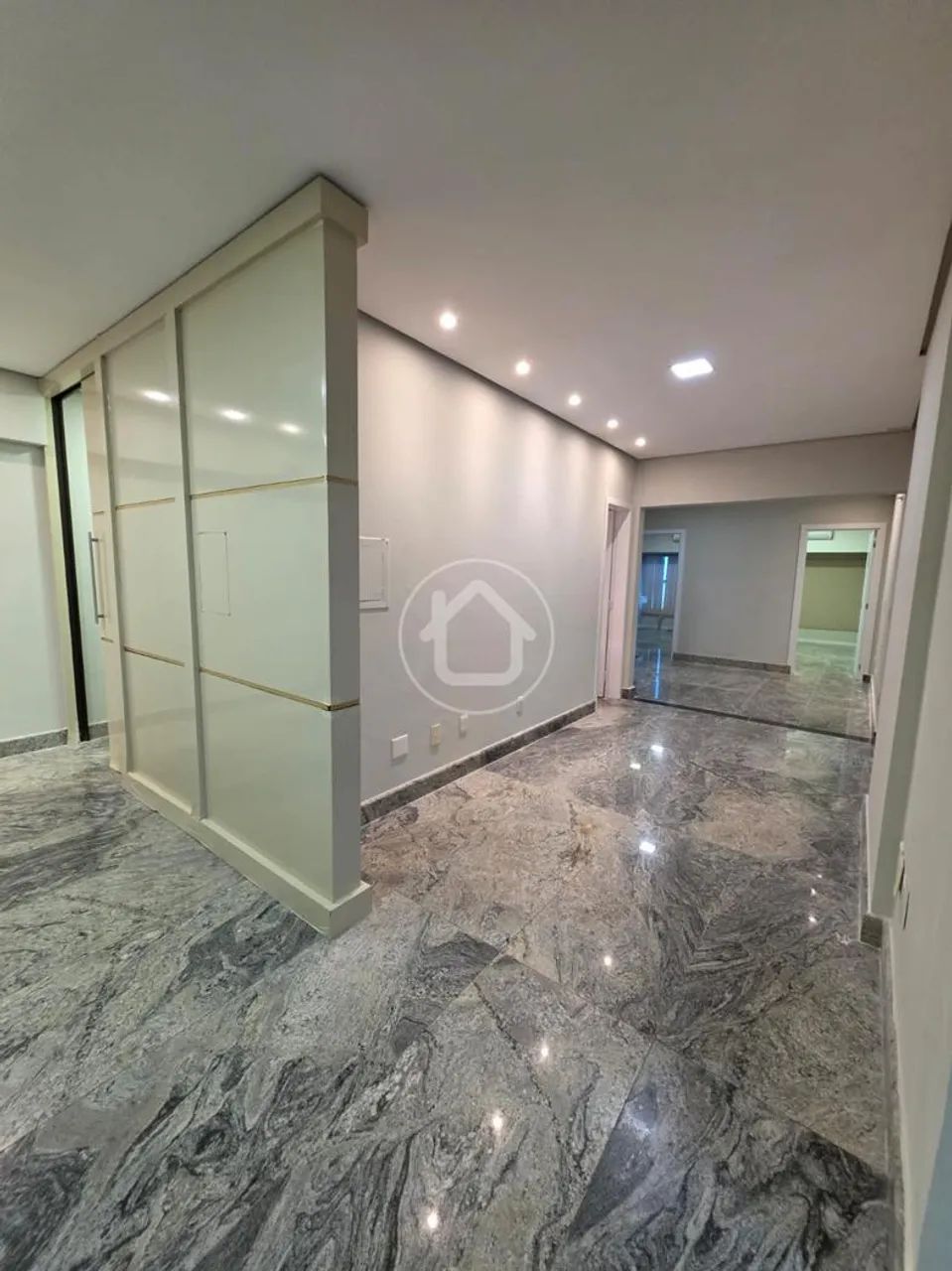 SALAS COMERCIAIS | 8 SALAS | 210M²