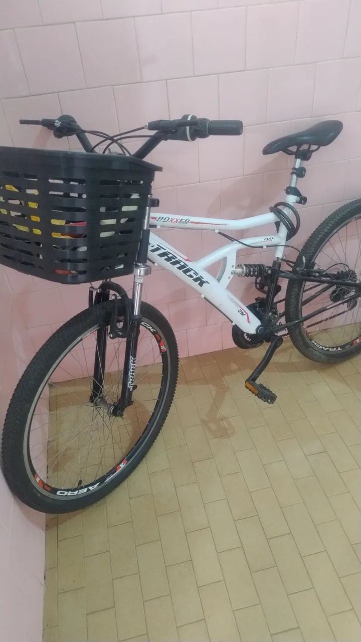 Vendo bicicleta com marchas . 