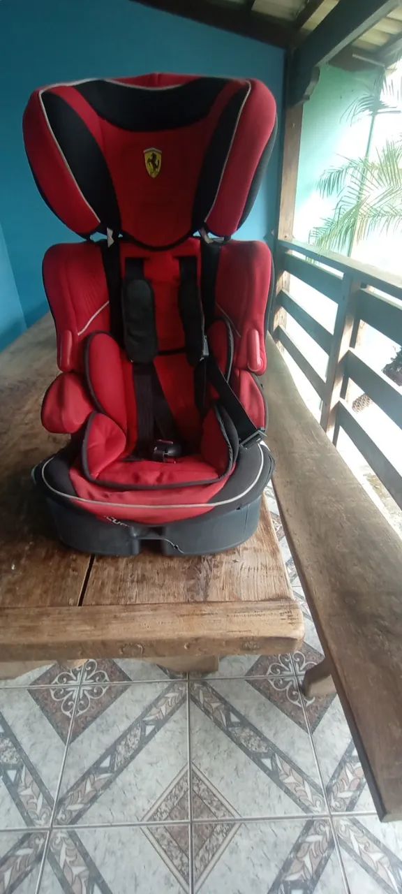 Vende se uma cadeirinha da marca Ferrari original - Foto 2