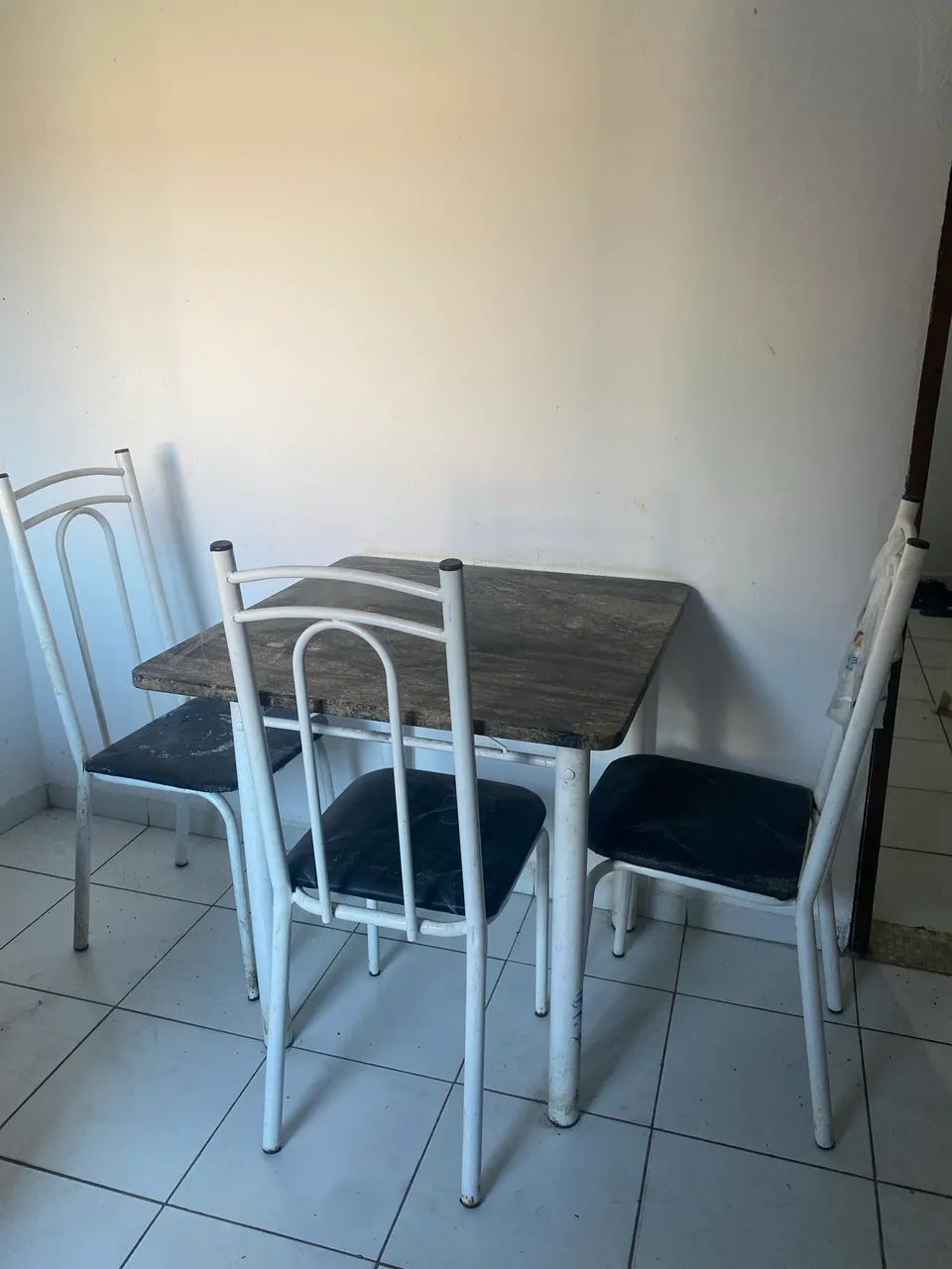 Mesa com 3 cadeiras  - Foto 2
