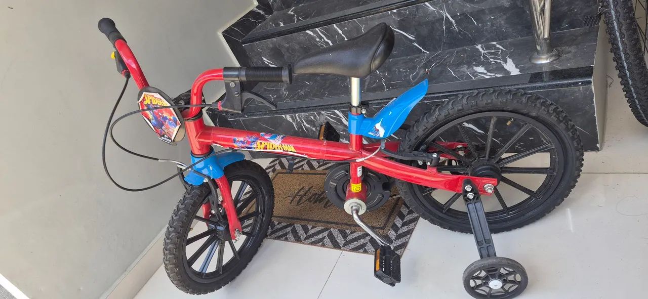 Vendo essa belíssima bicicleta infantil 
