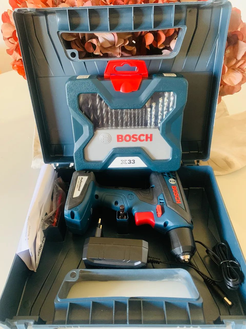 Parafusadora furadeira BOSCH SMART 1000 12V - Foto 3