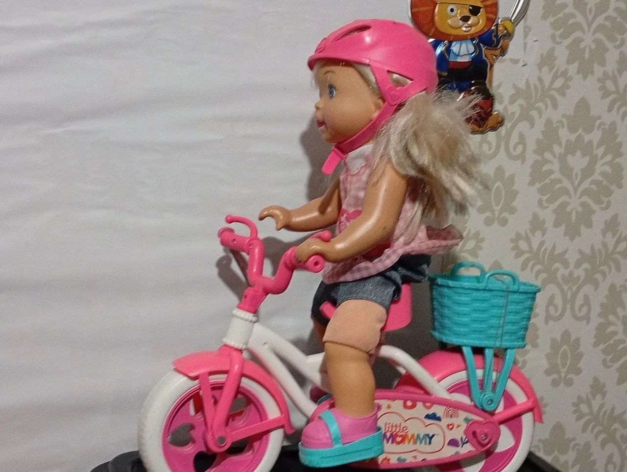 Boneca Little Mommy com bicicleta - Foto 3