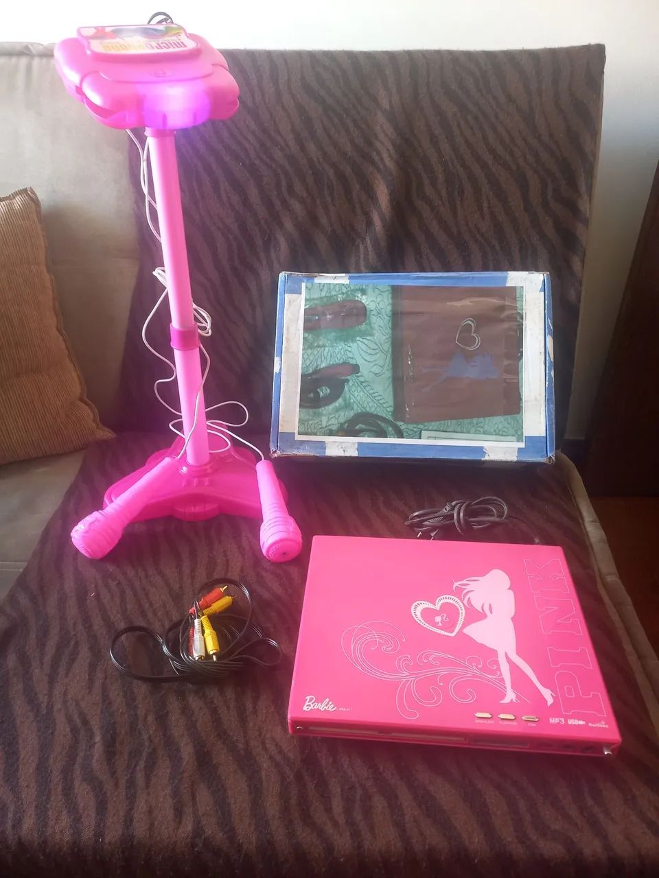 Dvd Tectoy Barbie e karaoke com 2 microfones.Conservado. - Foto 2
