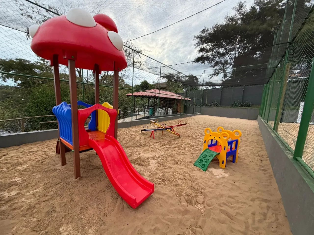 Playgrounds de madeira plástica 