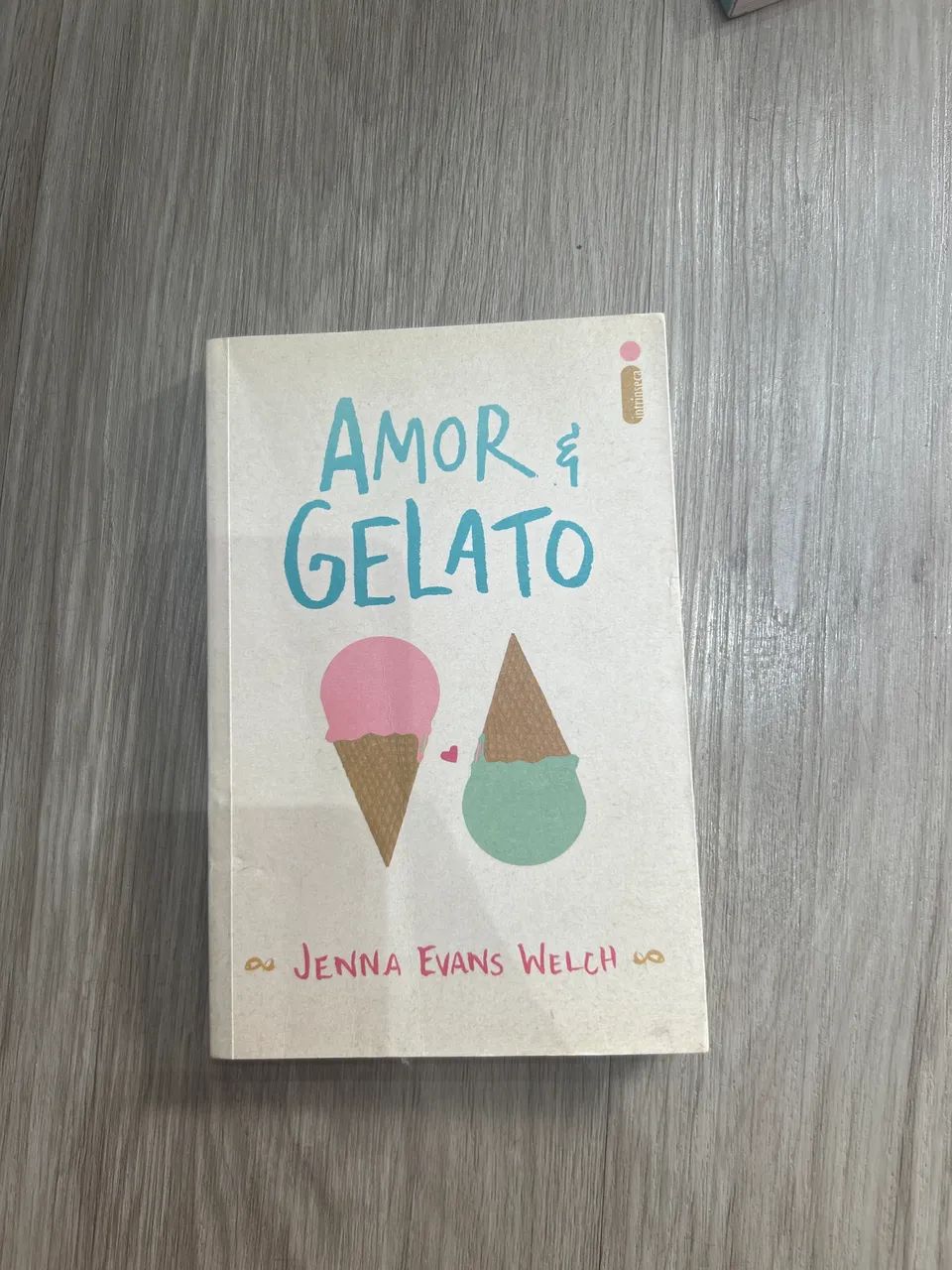 Livro Amor e Gelato 
