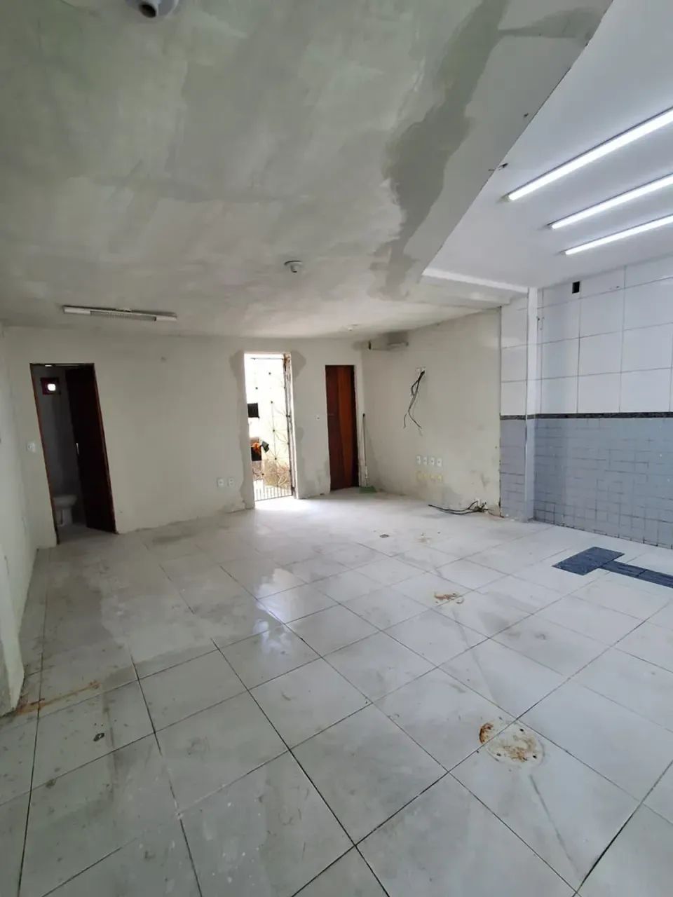ALUGA - PREDIO COMERCIAL - MONTESE - MELHOR DA AV. GOMES DE MATOS - - Foto 3
