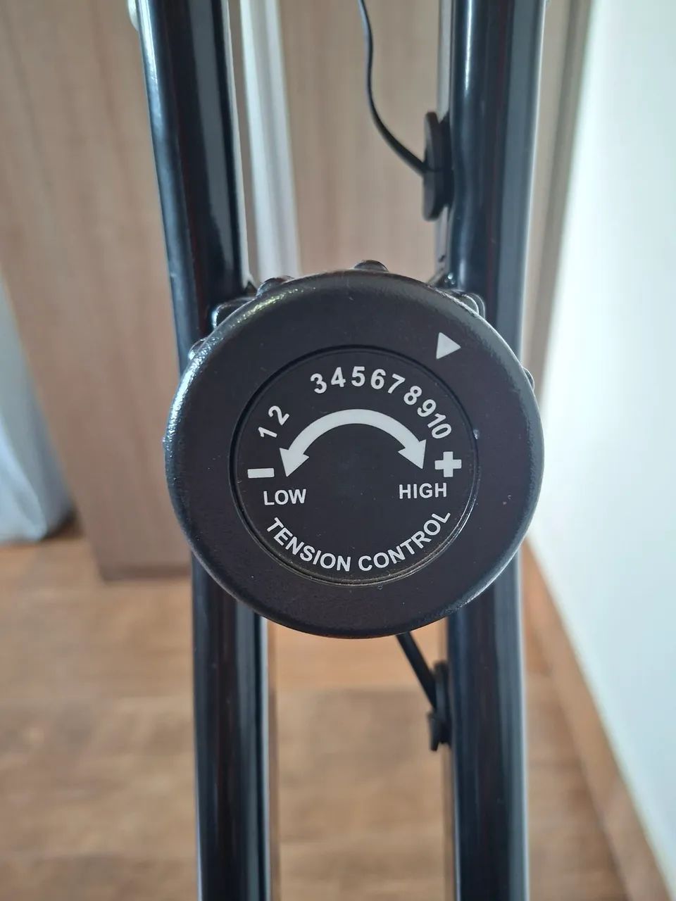 Bicicleta Ergométrica Dobrável WCT Fitness - Suporta 180kg, 10 níveis de tensão - Foto 5