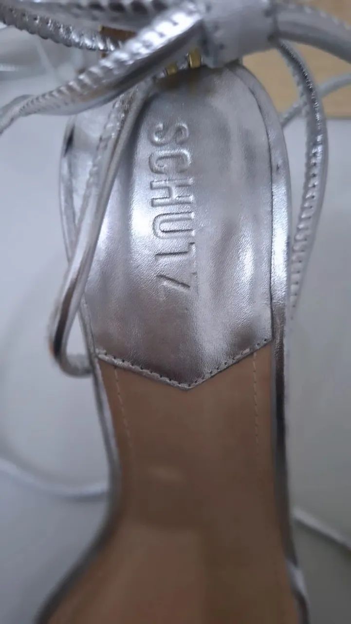 Vendo sandália Schutz original, salto fino - Foto 4