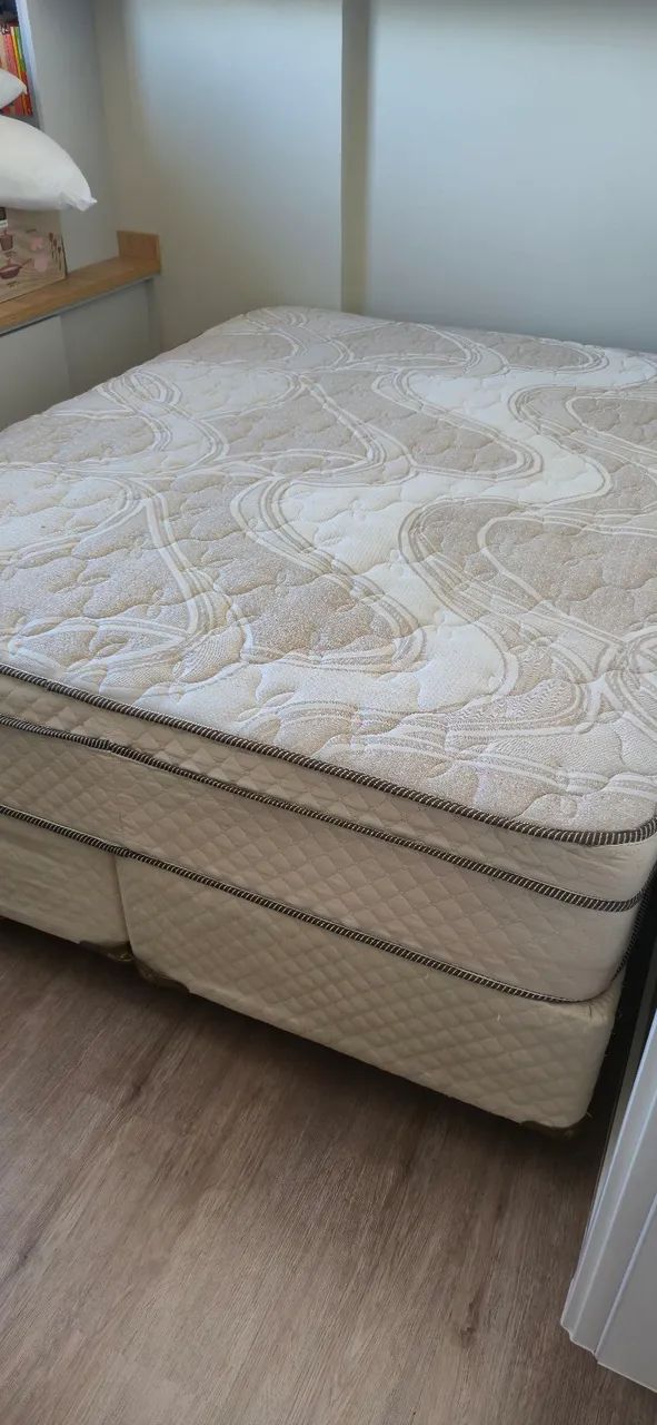 Cama Box Queen