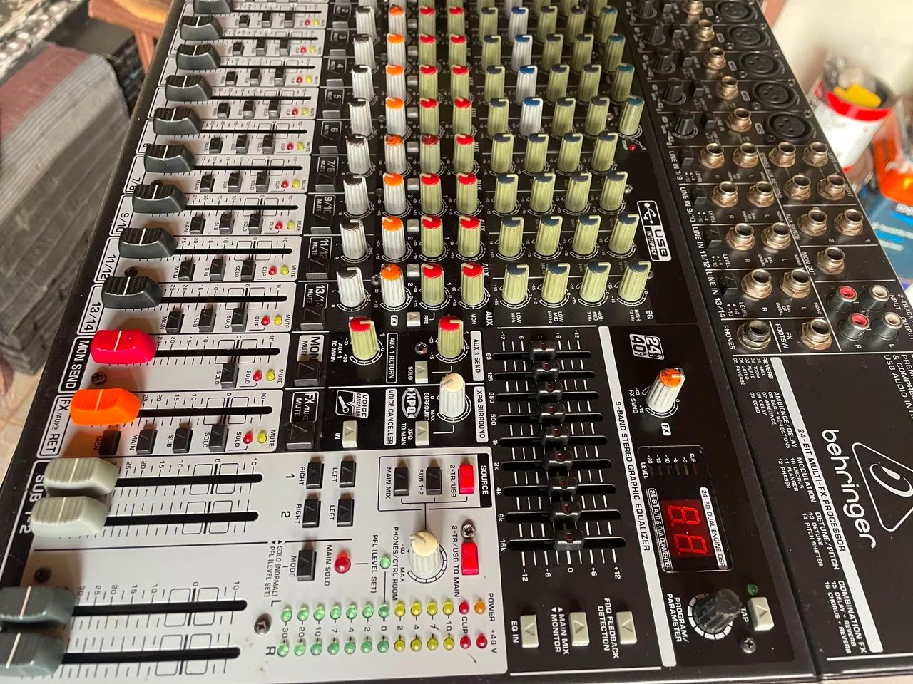 Mesa de Som Behringer XENYX X1832USB - Foto 3