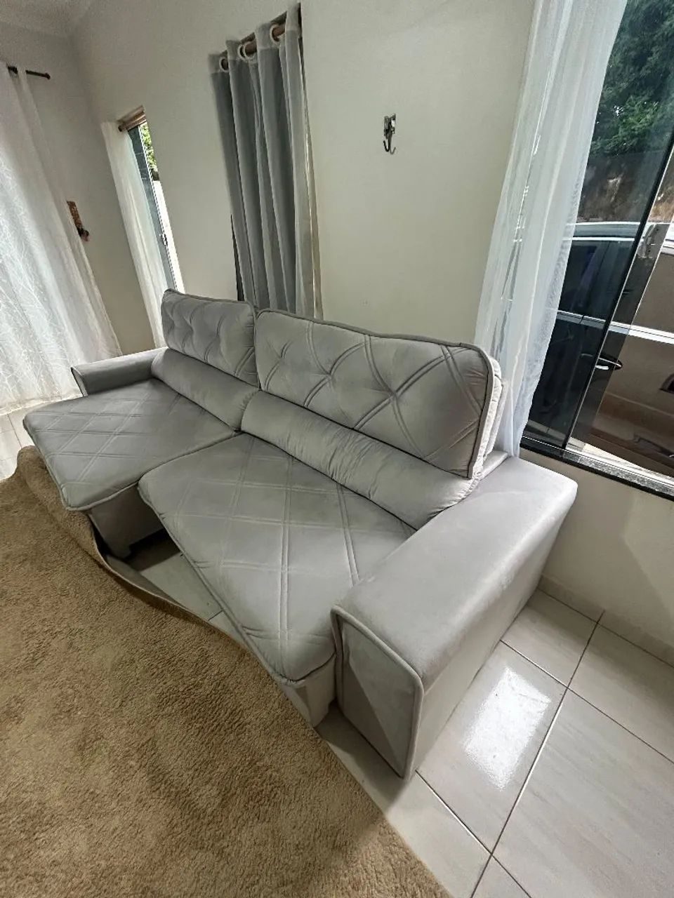 ÓTIMA OPORTUNIDADE.VENDO SOFÁ RETRÁTIL E RECLINAVÉL COM APENAS 4 MESES DE USO! - Foto 4