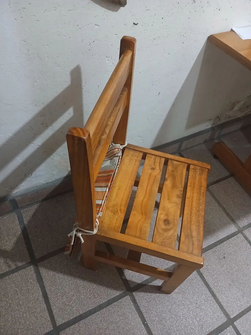 Mesa e 4 cadeiras  - Foto 4