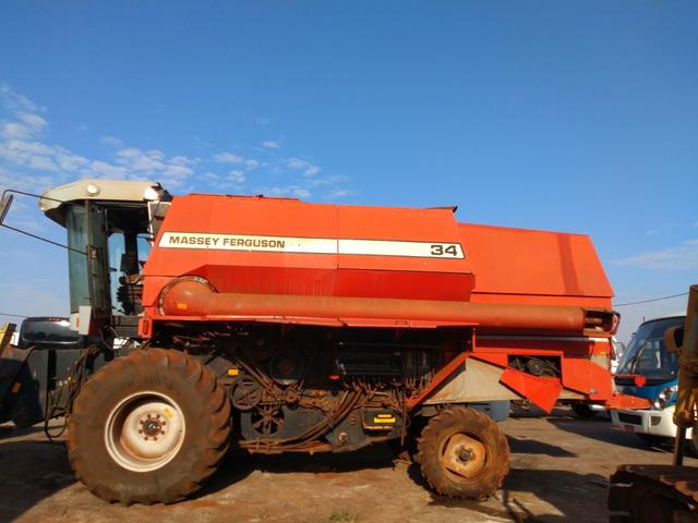 Colheitadeira MF 34 com plataforma de soja