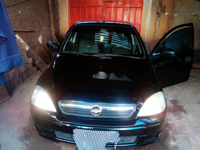 Corsa Hatch 4 portas 1.4 flex negro - Foto 2