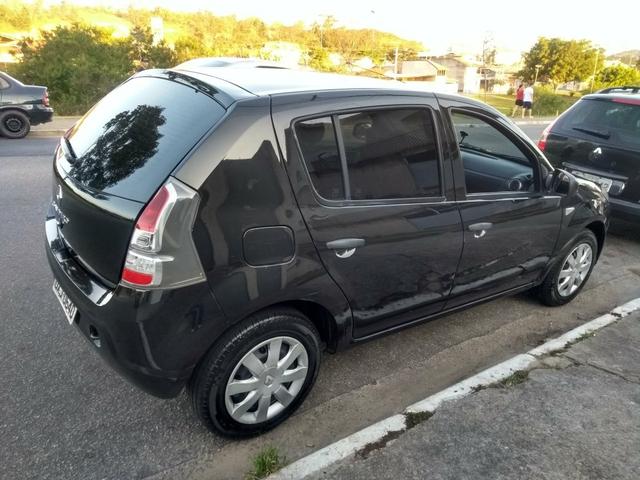Vendo Sandero 2014 completo. Troco por moto *. Financio - Foto 4