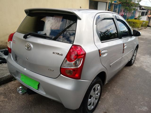 Toyota Etios hatch 1.3x prata 15/15 em Juiz de Fora -MG - Foto 4
