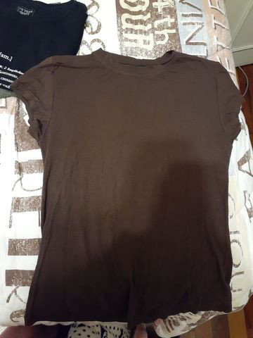 Camiseta manga curta básica marrom