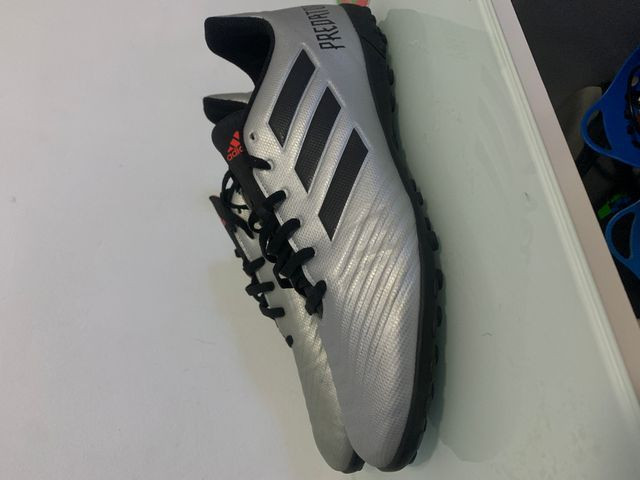 Chuteira Adidas predator tam43