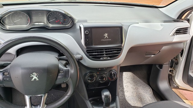 PEUGEOT 208 1.5